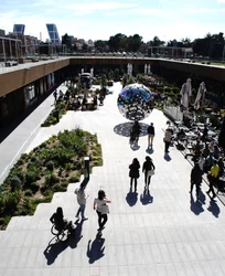 Zona de ocio , comercial  y de restauración en zona norte de Madrid