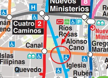 Detalle del plano de Metro de Madrid donde se ve que las líneas 7 y 1 se cruzan pero no existe transbordo entre ellas.