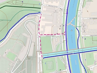 
Mapa que muestra una sección del río Manzanares en Madrid, con el Puente de San Isidro y varias calles, incluyendo la Calle de la Vía Carpetana y la Calle de San Ambrosio. Se aprecian marcas indicando ciclovías (en color violeta) y carriles bici (en color azul).