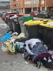 Ejemplo de contenedores desbordados Ejemplo de contenedores desbordados