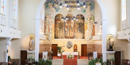Preciosa foto del interior de San Vicente de Paúl en Madrid.