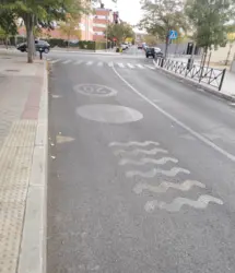 3_señaliza_calzada__calle_escolar_en_Valhondo.png