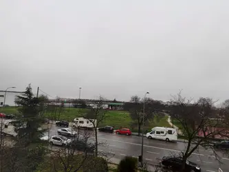  Solar de uso deportivo que se podría utilizar para piscina al aire libre