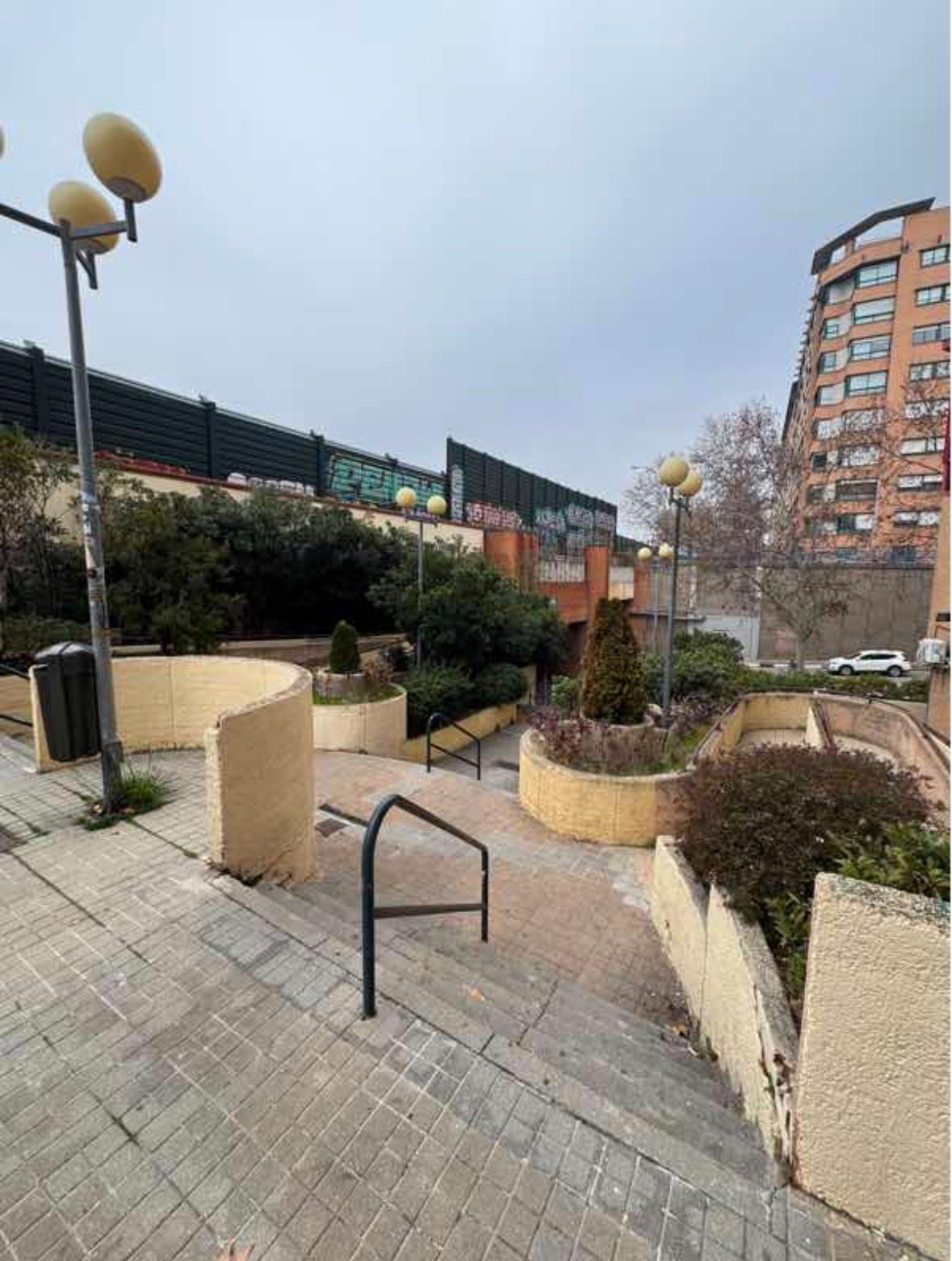 Escaleras a reemplazar por rampa.