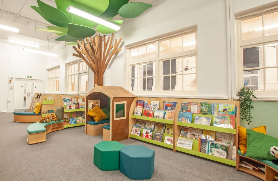Biblioteca escolar renovada