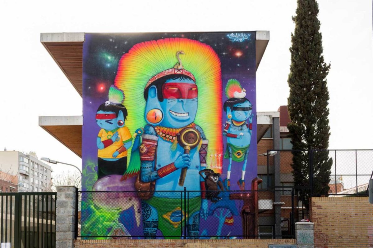 Fachada lateral del CEIP Asunción Rincón orientada hacia la calle Jesús Maestro.