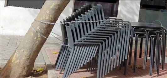 Ejemplo terraza incumpliendo normativa durante meses