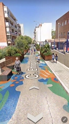 Micro-oasis escolar: urbanismo táctico, zonas verdes y seguridad peatonal