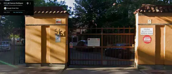 Entrada cerrada desde Francos Rodríguez, 51